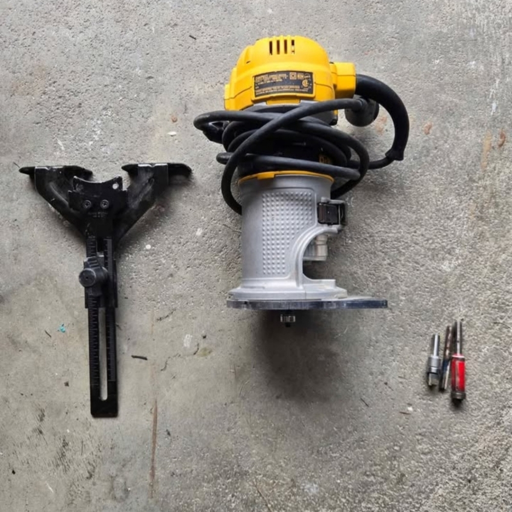 Dewalt Corded Compact Router DWP611 With Bits And Edge Guide